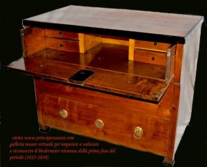 Austria 1820 c.a .Comò scrittoio a ribalta in condizioni di integrità del periodo biedermeier